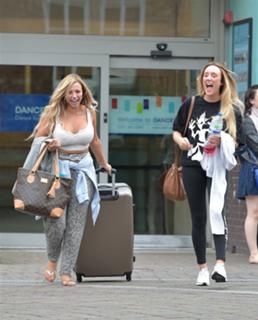 Holly Hagan feet photo thumbnail