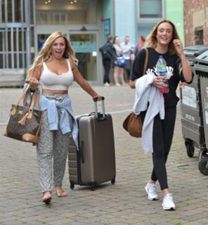 Holly Hagan feet photo thumbnail