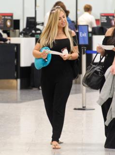 Holly Hagan feet photo thumbnail