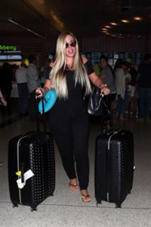 Holly Hagan feet photo thumbnail