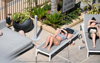 Holly Hagan feet photo thumbnail