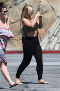 Holly Hagan feet photo thumbnail