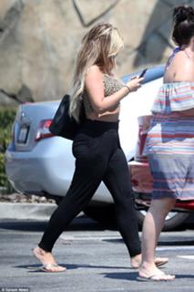 Holly Hagan feet photo thumbnail