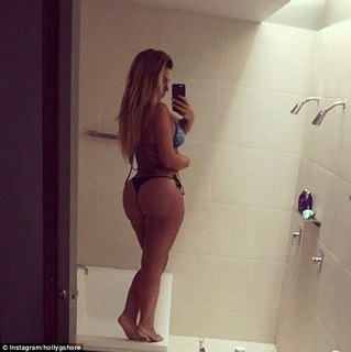 Holly Hagan feet photo thumbnail