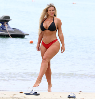 Holly Hagan feet photo thumbnail