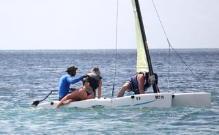 Holly Hagan feet photo thumbnail