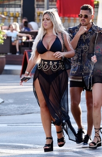 Holly Hagan feet photo thumbnail