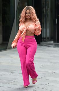 Holly Hagan feet photo thumbnail