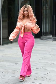 Holly Hagan feet photo thumbnail
