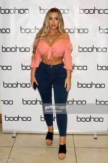 Holly Hagan feet photo thumbnail