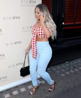 Holly Hagan feet photo thumbnail