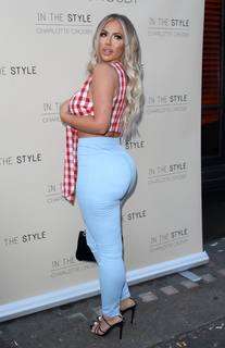 Holly Hagan feet photo thumbnail