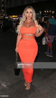 Holly Hagan feet photo thumbnail