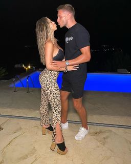 Holly Hagan feet photo thumbnail