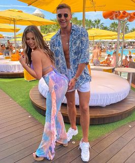 Holly Hagan feet photo thumbnail