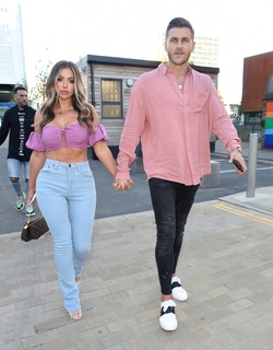 Holly Hagan feet photo thumbnail