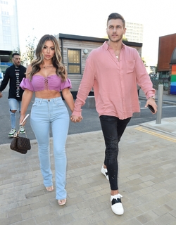Holly Hagan feet photo thumbnail