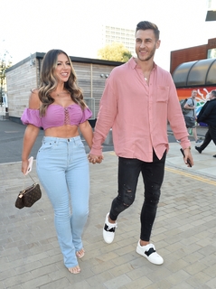 Holly Hagan feet photo thumbnail