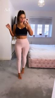 Holly Hagan feet photo thumbnail