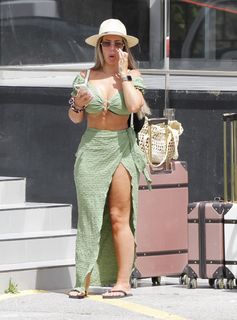 Holly Hagan feet photo thumbnail