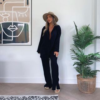 Holly Hagan feet photo thumbnail