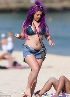 Holly Hagan feet photo thumbnail