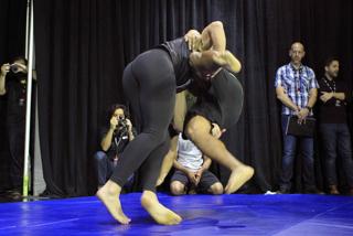 Holly Holm feet photo thumbnail