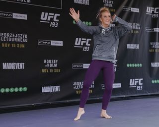 Holly Holm feet photo thumbnail