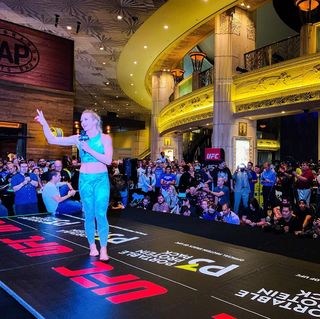 Holly Holm feet photo thumbnail