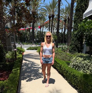 Holly Holm feet photo thumbnail