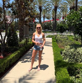 Holly Holm feet photo thumbnail