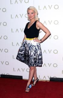 Holly Madison feet photo thumbnail