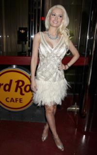 Holly Madison feet photo thumbnail