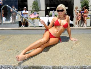 Holly Madison feet photo thumbnail