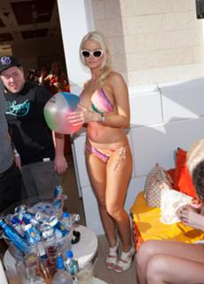 Holly Madison feet photo thumbnail