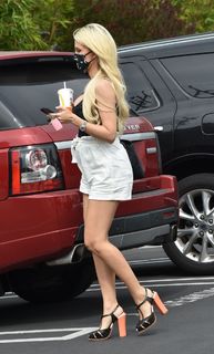 Holly Madison feet photo thumbnail