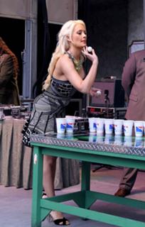 Holly Madison feet photo thumbnail