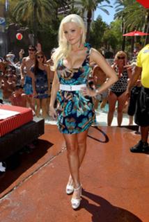 Holly Madison feet photo thumbnail
