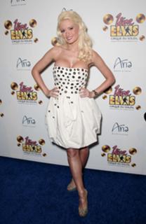 Holly Madison feet photo thumbnail