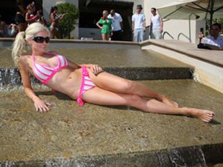 Holly Madison feet photo thumbnail