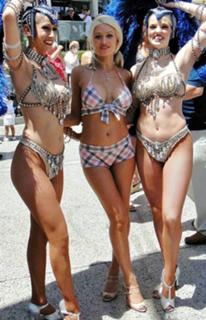 Holly Madison feet photo thumbnail