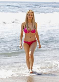 Holly Madison feet photo thumbnail