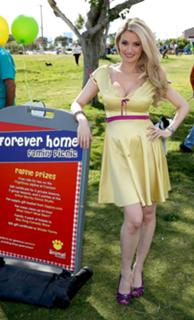 Holly Madison feet photo thumbnail