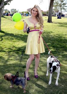 Holly Madison feet photo thumbnail