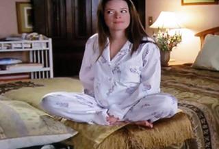 Holly Marie Combs feet photo thumbnail