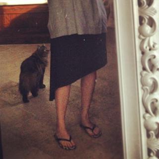 Holly Marie Combs feet photo thumbnail