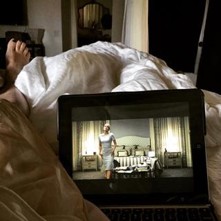 Holly Marie Combs feet photo thumbnail