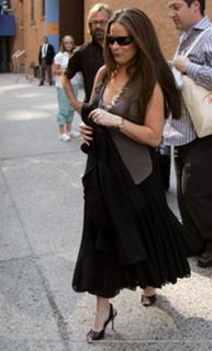 Holly Marie Combs feet photo thumbnail