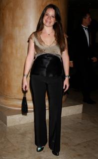 Holly Marie Combs feet photo thumbnail