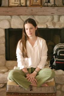 Holly Marie Combs feet photo thumbnail